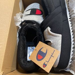 NWT Men’s champion slippers